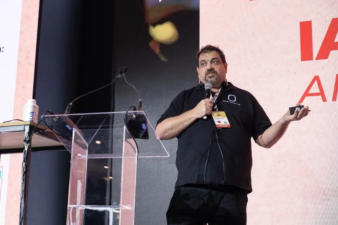 Guilherme Post Sabin apresentando no Seminário Internacional do Café, em Santos